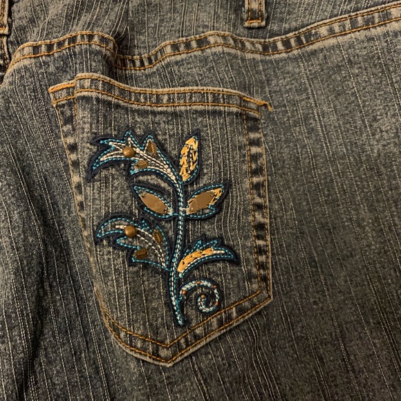 Women’s plus sized jeans - Picture 6 of 6